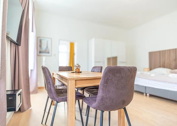Apartment Modern 2-bedroom For 5 In Prime Location *