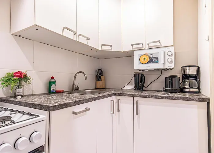 Apartment Modern 2-bedroom For 5 In Prime Location *