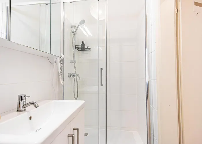 Apartment Modern 2-bedroom For 5 In Prime Location *